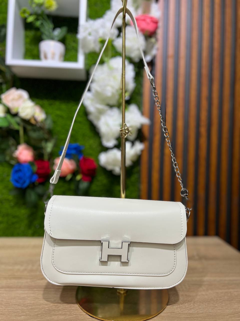 Pochette “H” — L’élégance dans sa plus belle simplicité