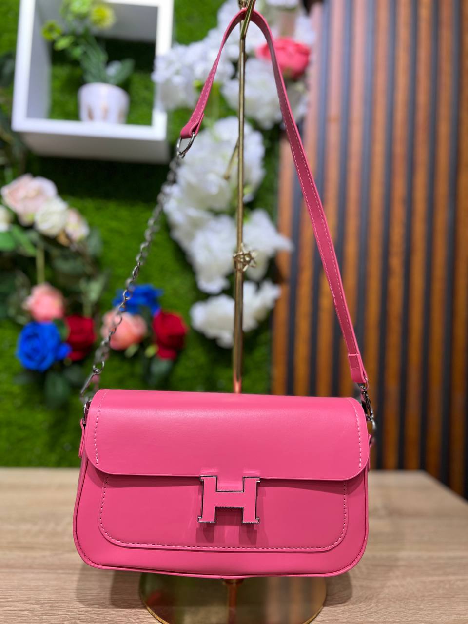 Pochette “H” — L’élégance dans sa plus belle simplicité